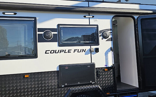 Billabong Couple Fun Caravan