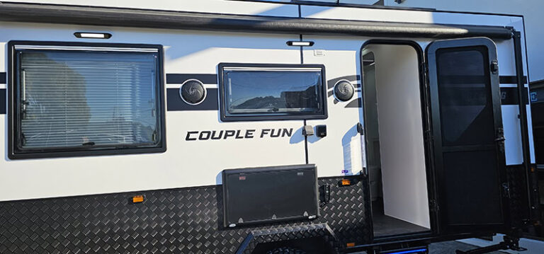 Billabong Couple Fun Caravan
