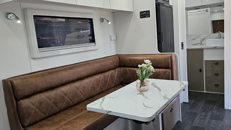 Billabong Couple Fun Caravan