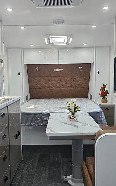 Billabong Couple Fun Caravan