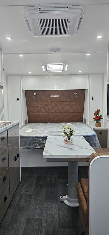 Billabong Couple Fun Caravan