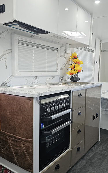 Billabong Couple Fun Caravan