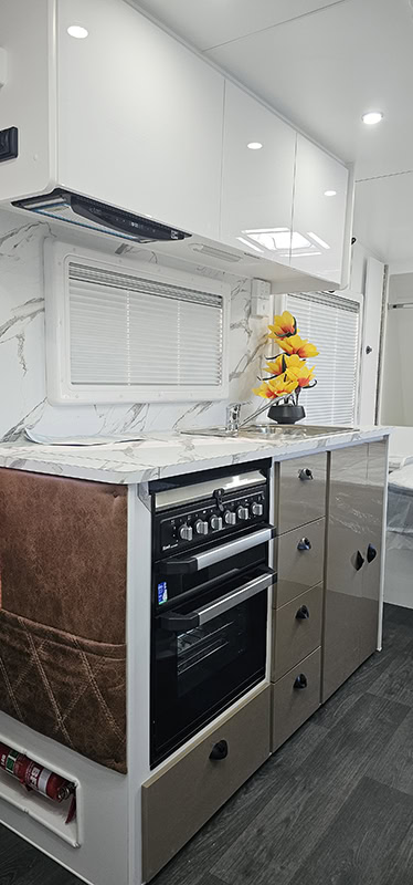 Billabong Couple Fun Caravan